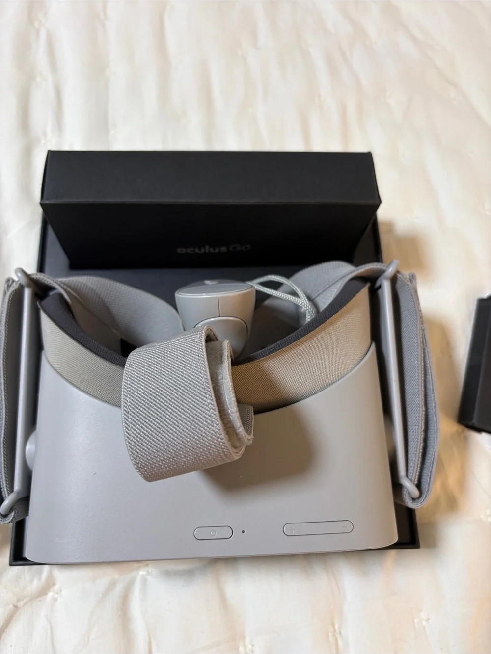 Oculus Go 64GB Standalone VR Headset in Light Gray